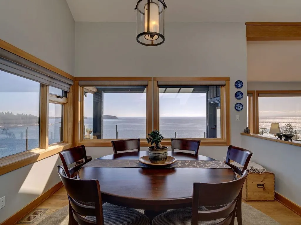 264 Arbutus Reach
