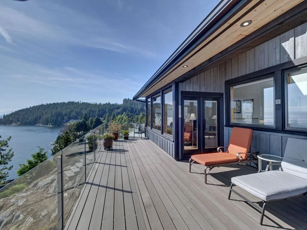 264 Arbutus Reach