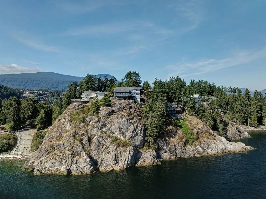 264 Arbutus Reach