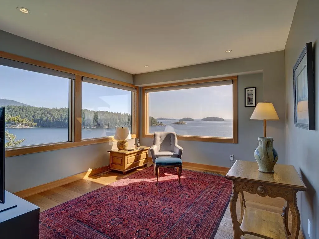 264 Arbutus Reach