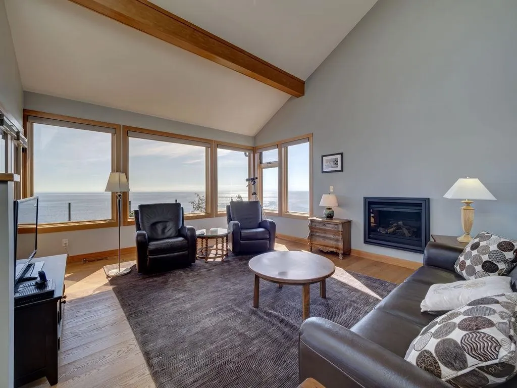 264 Arbutus Reach