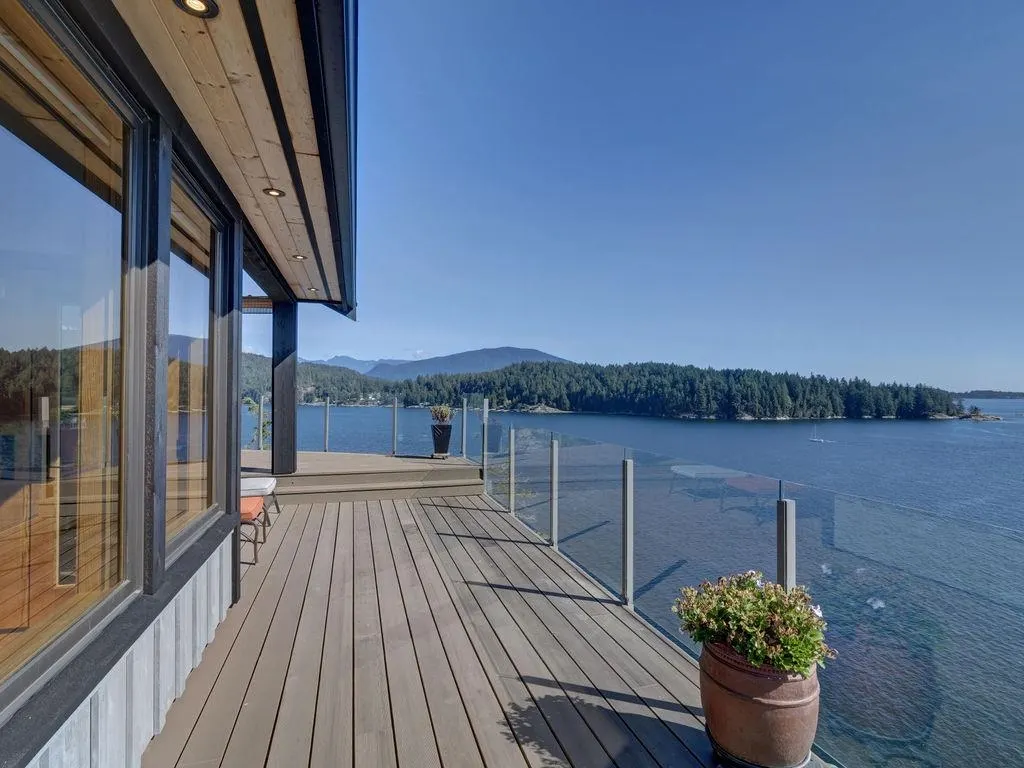 264 Arbutus Reach