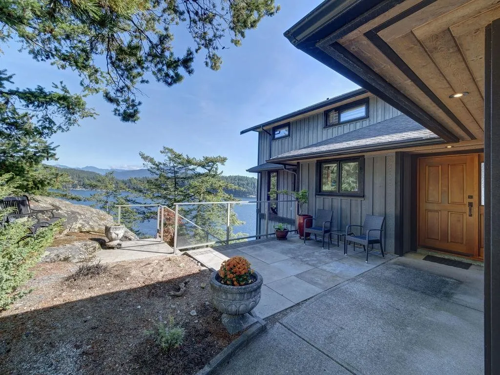 264 Arbutus Reach