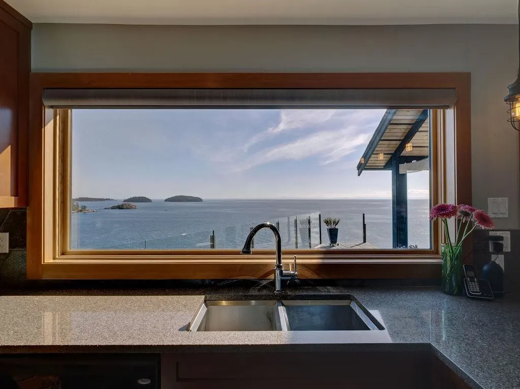 264 Arbutus Reach