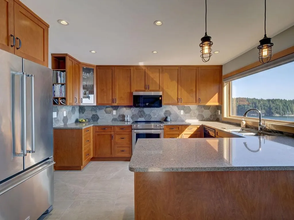 264 Arbutus Reach