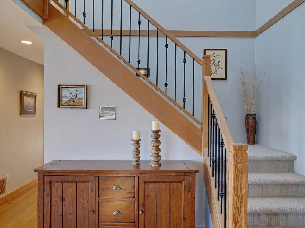 264 Arbutus Reach
