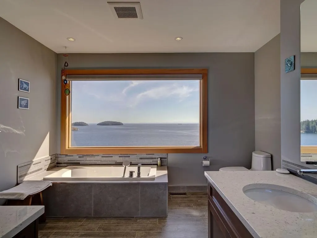 264 Arbutus Reach