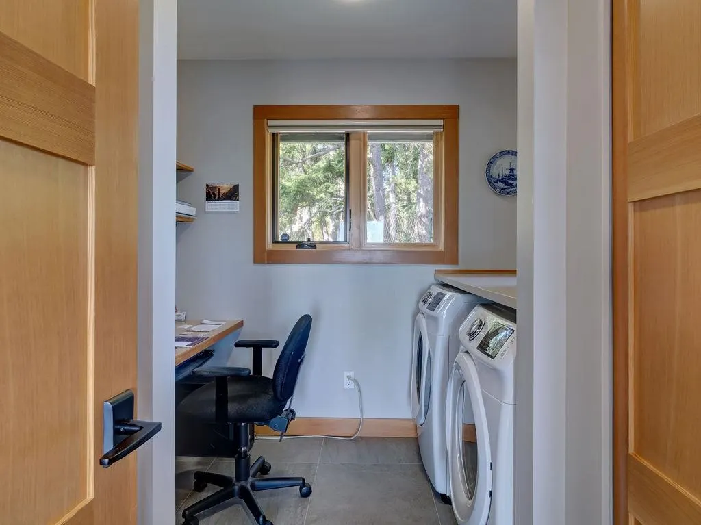 264 Arbutus Reach