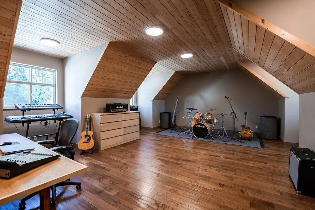 9663 Silverglen Drive