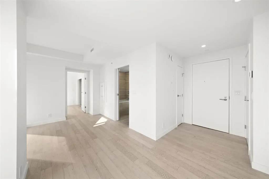 1907 1480 Howe Street