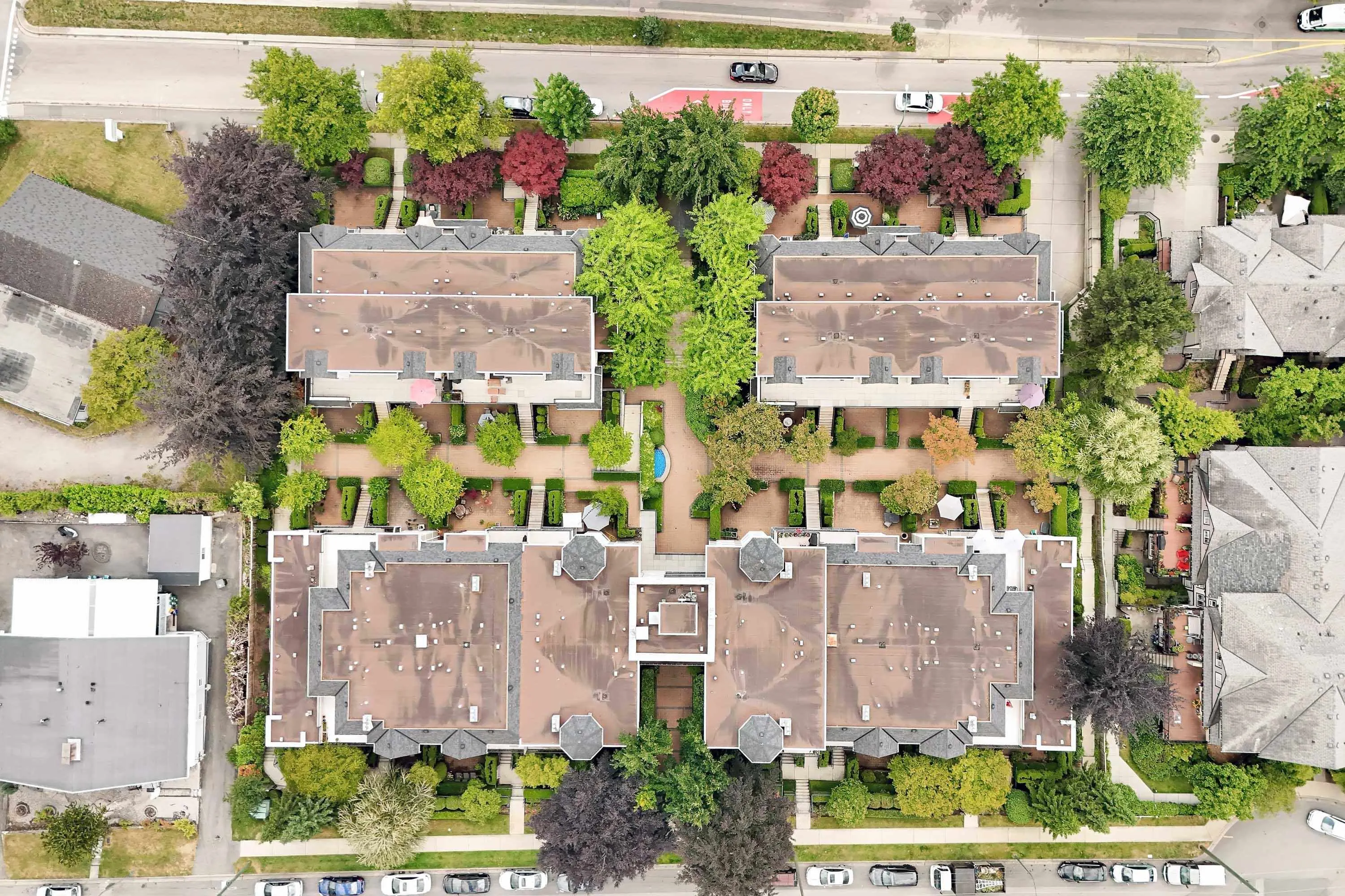16 7071 Edmonds Street