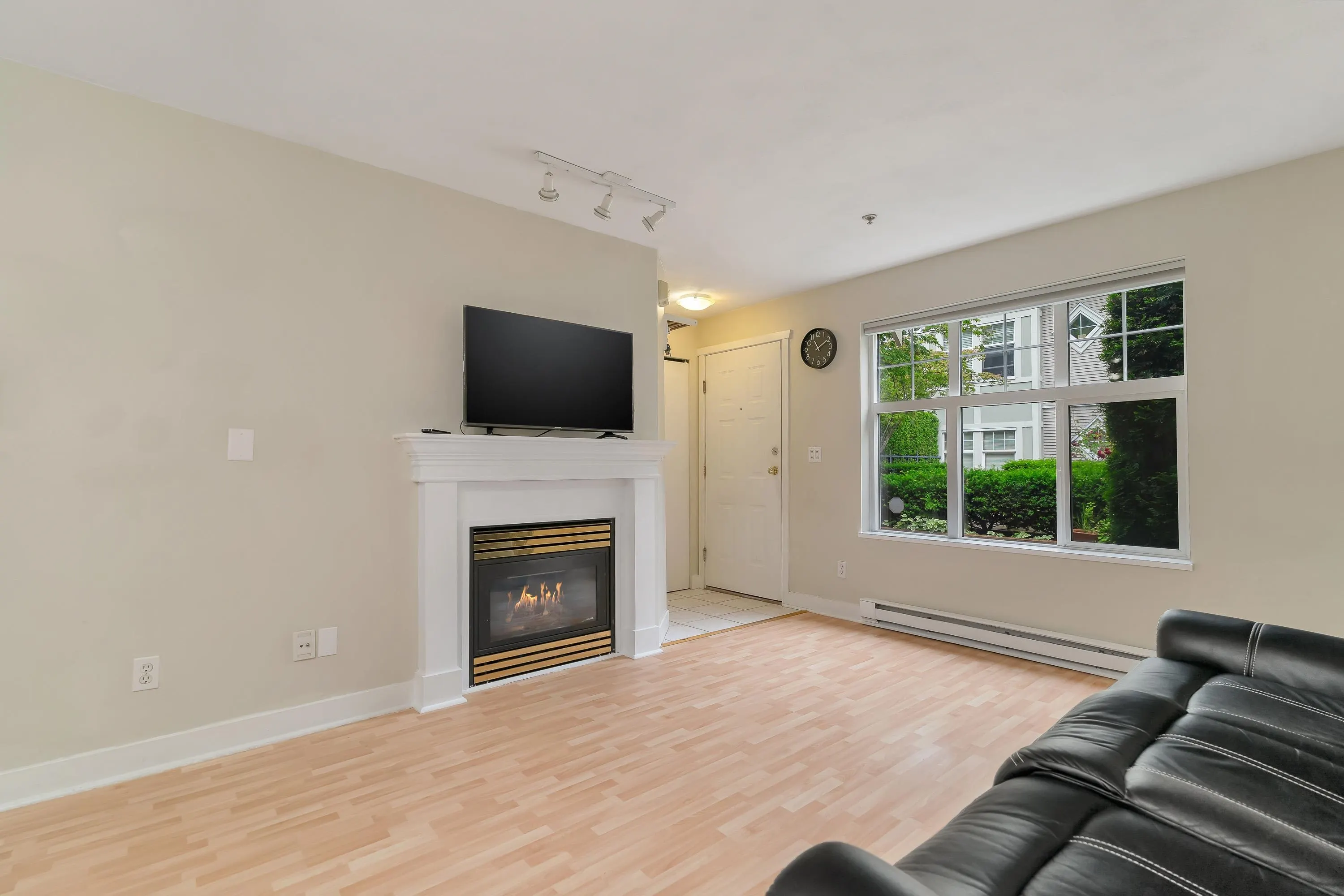 16 7071 Edmonds Street