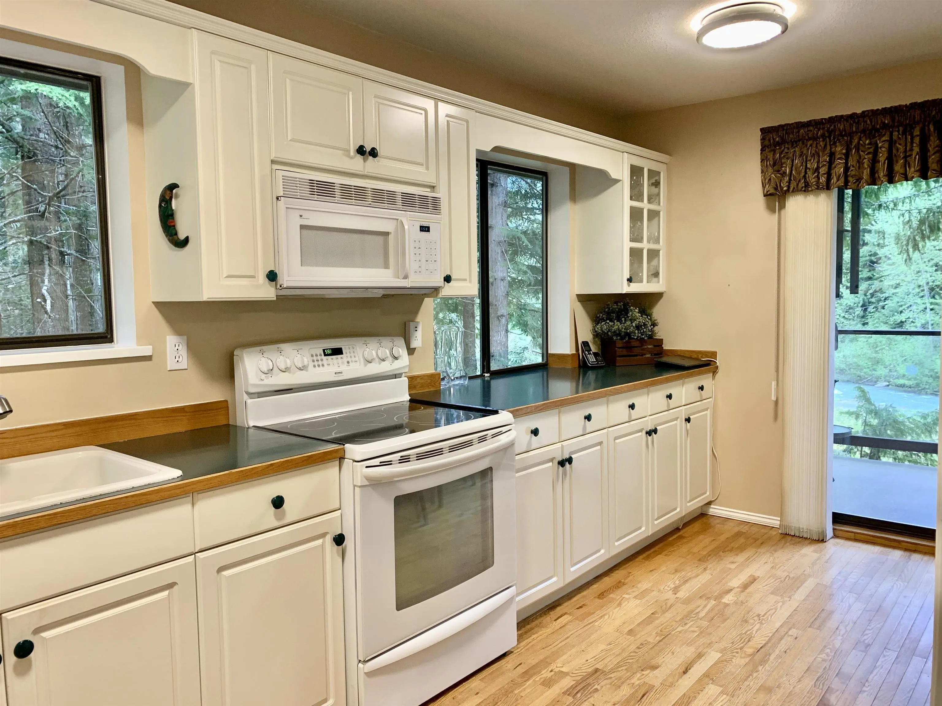 14580 Chalet Crescent