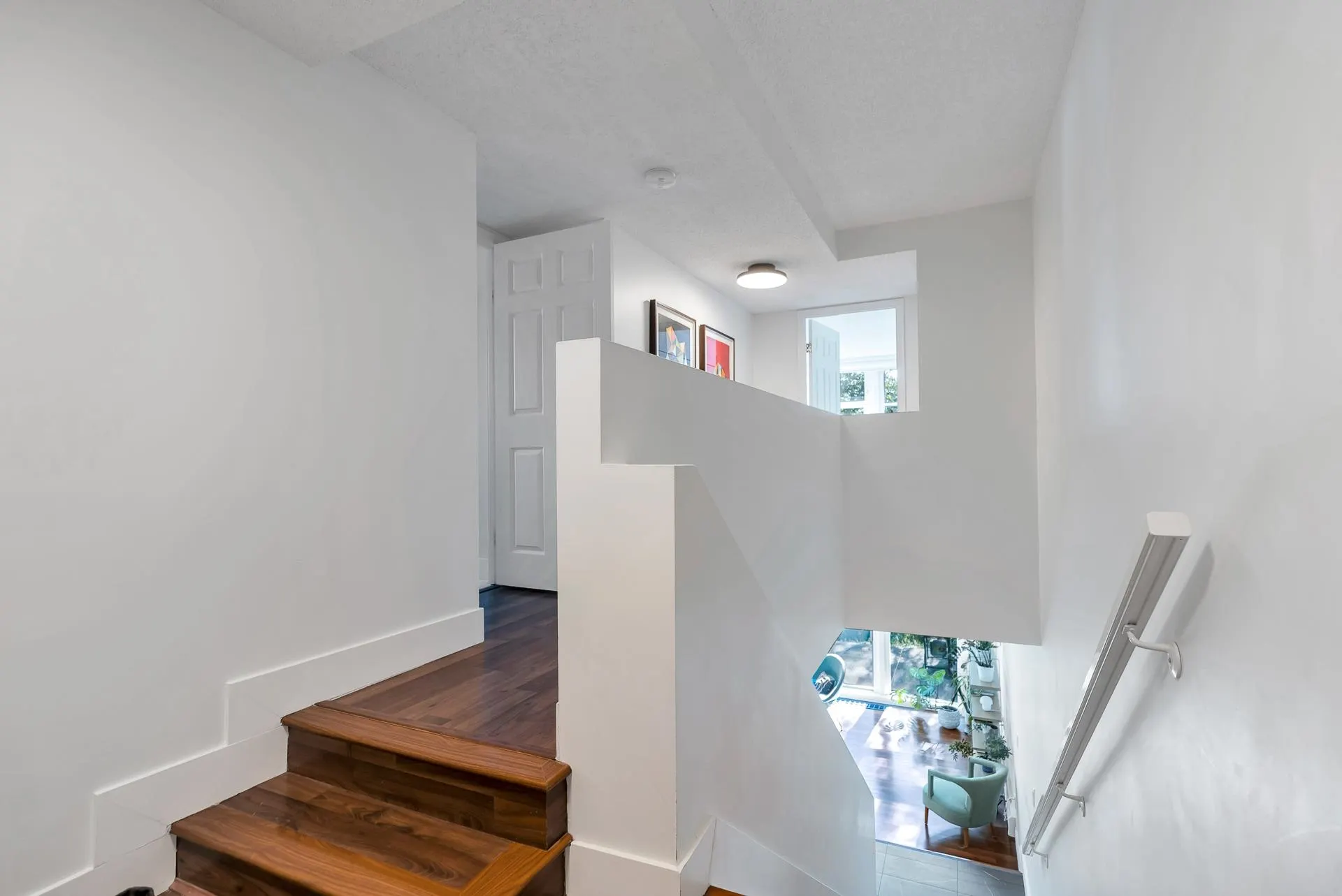 111 1350 View Crescent