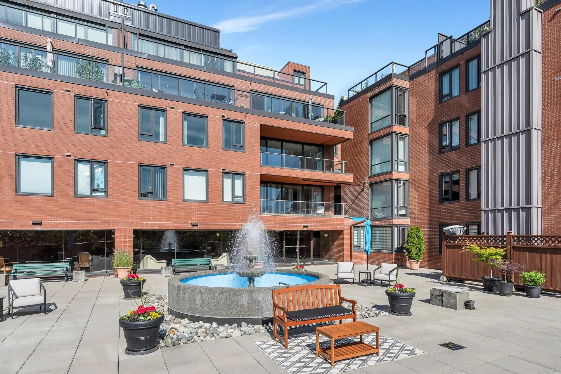 111 1350 View Crescent