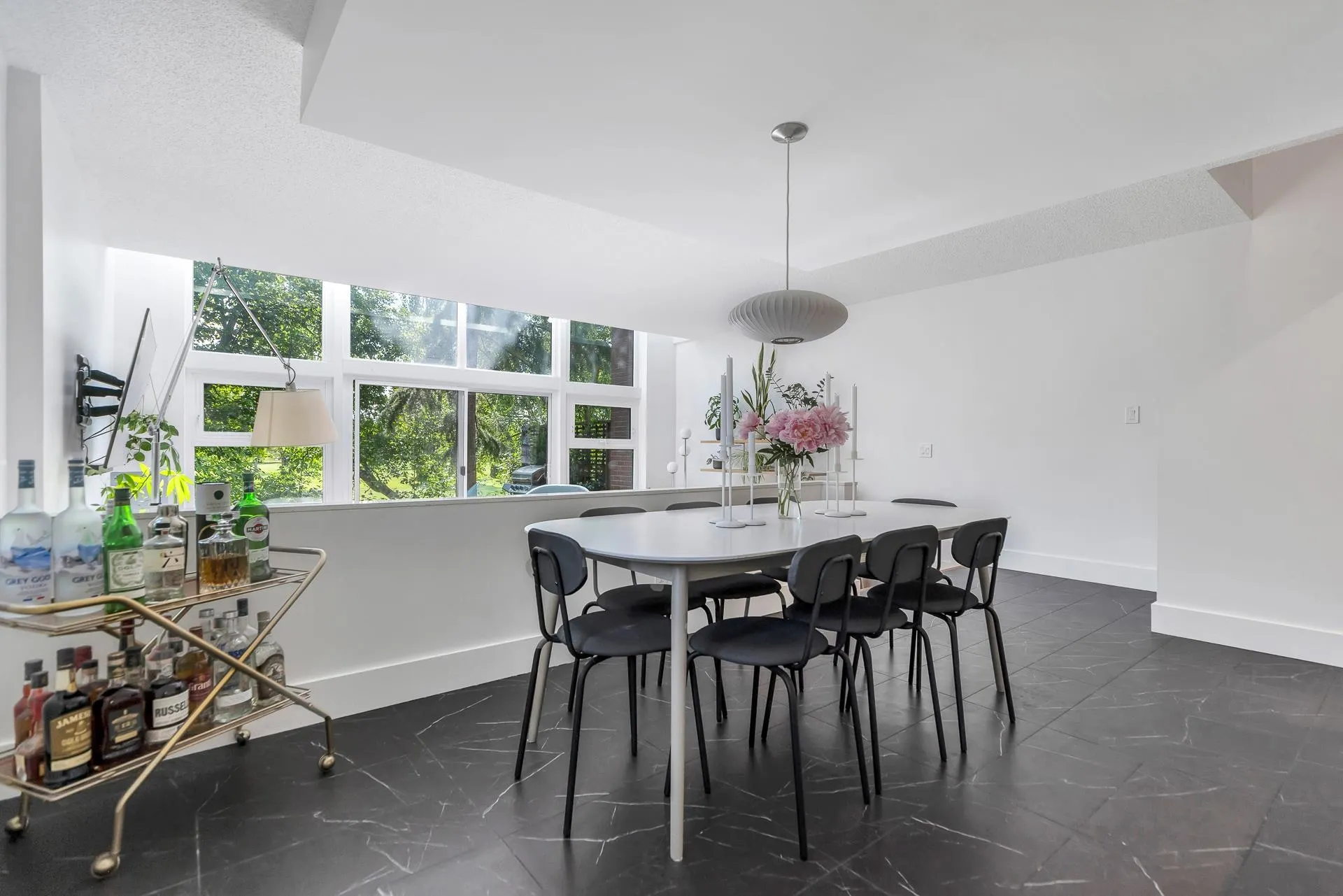111 1350 View Crescent