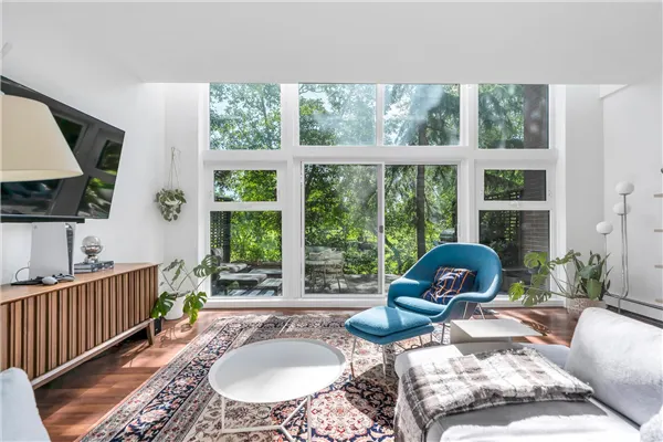 111 1350 View Crescent