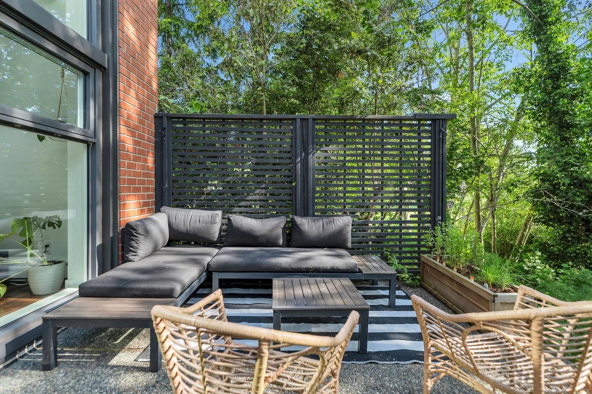 111 1350 View Crescent