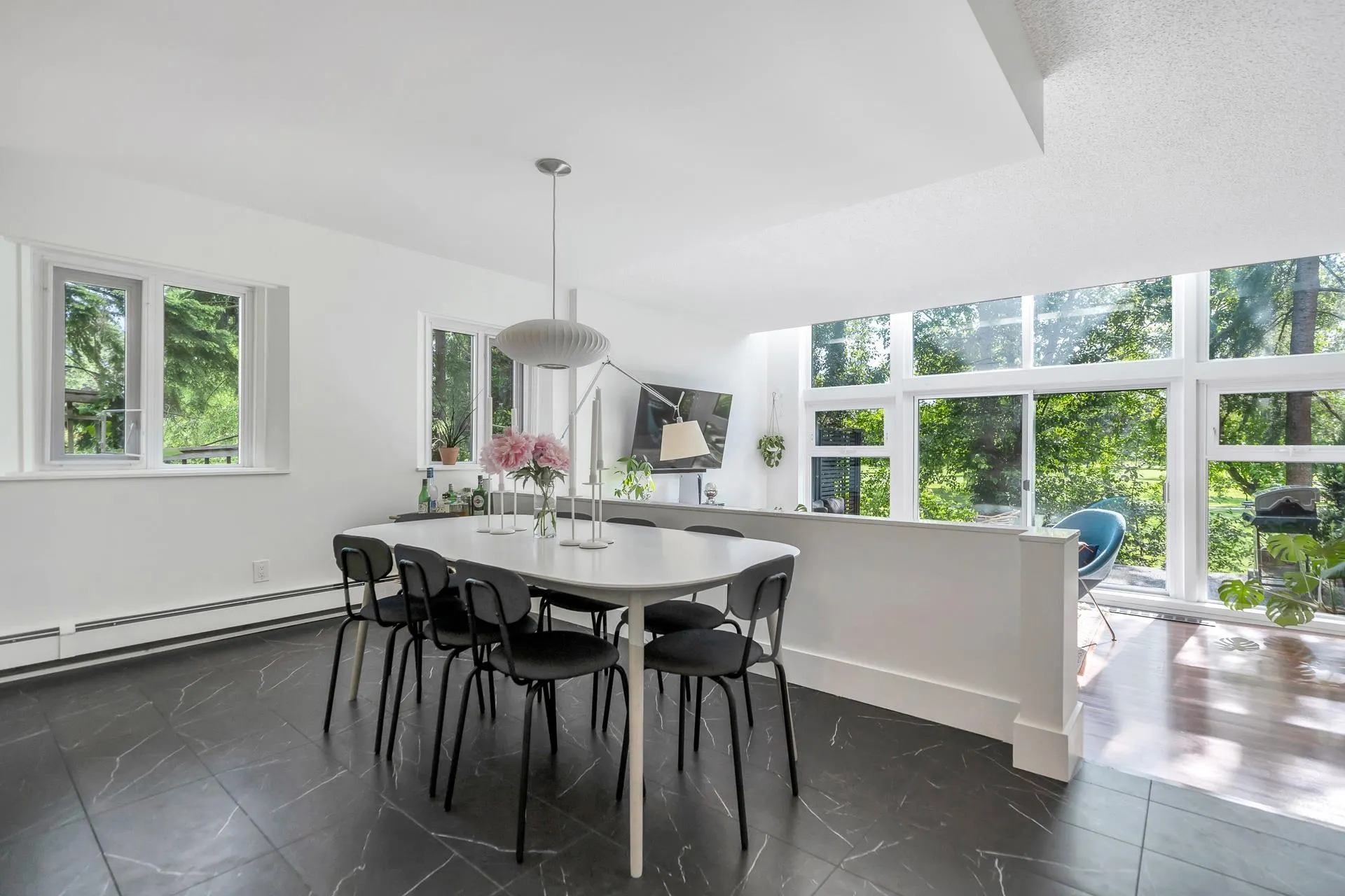 111 1350 View Crescent