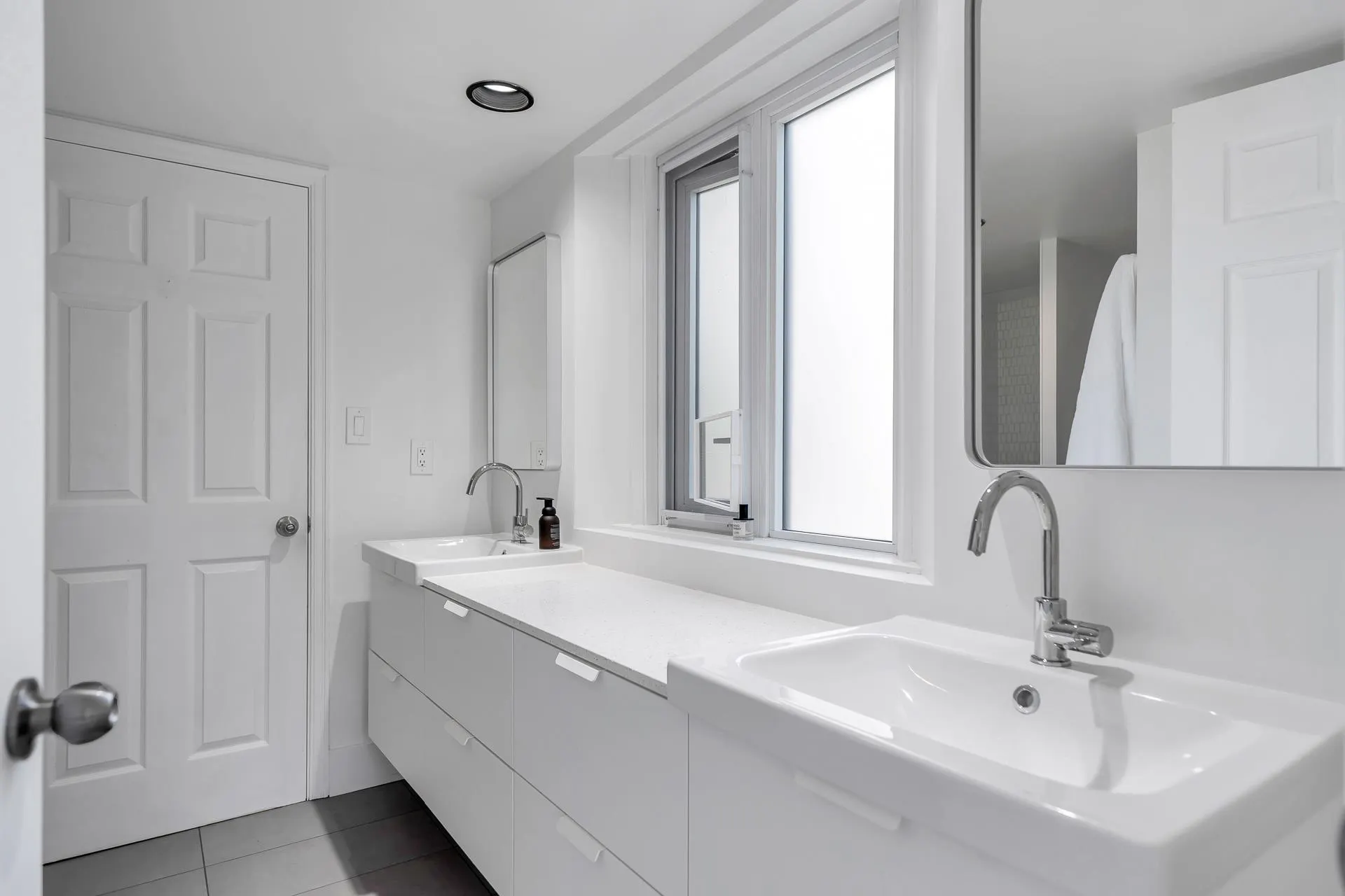 111 1350 View Crescent