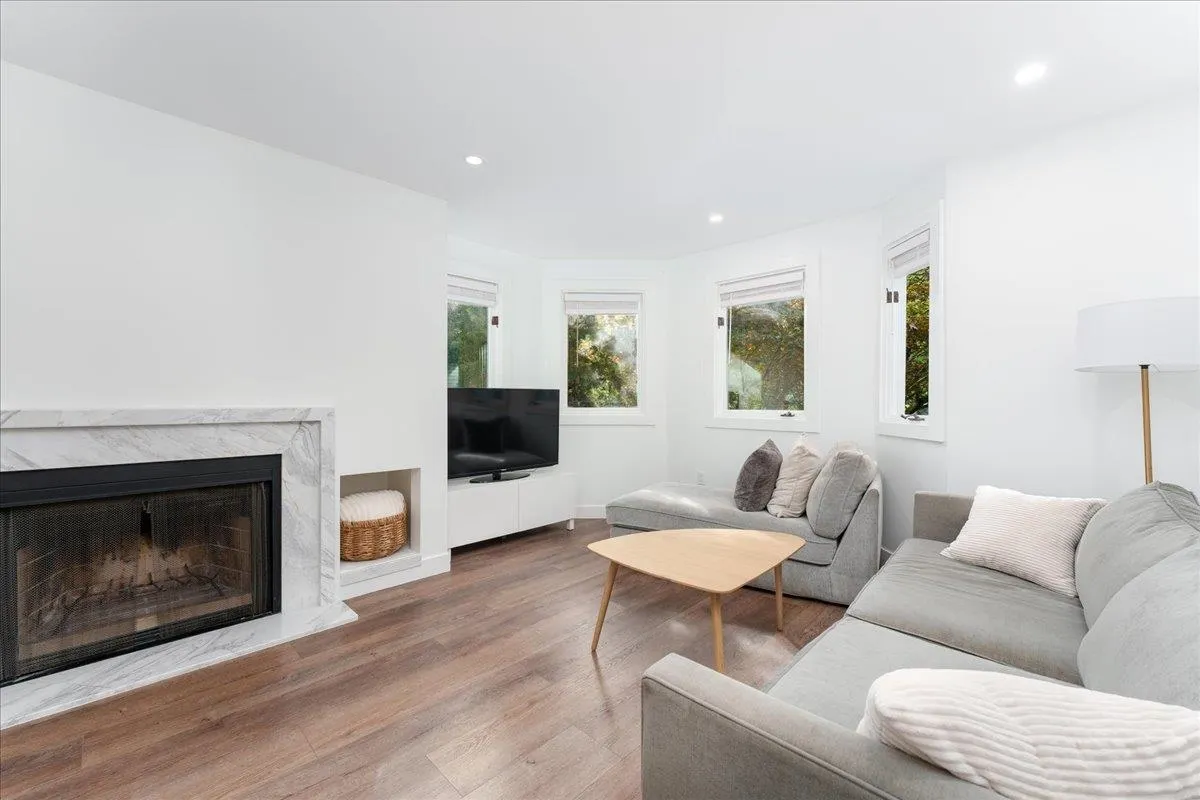 3 2017 W 15th Avenue