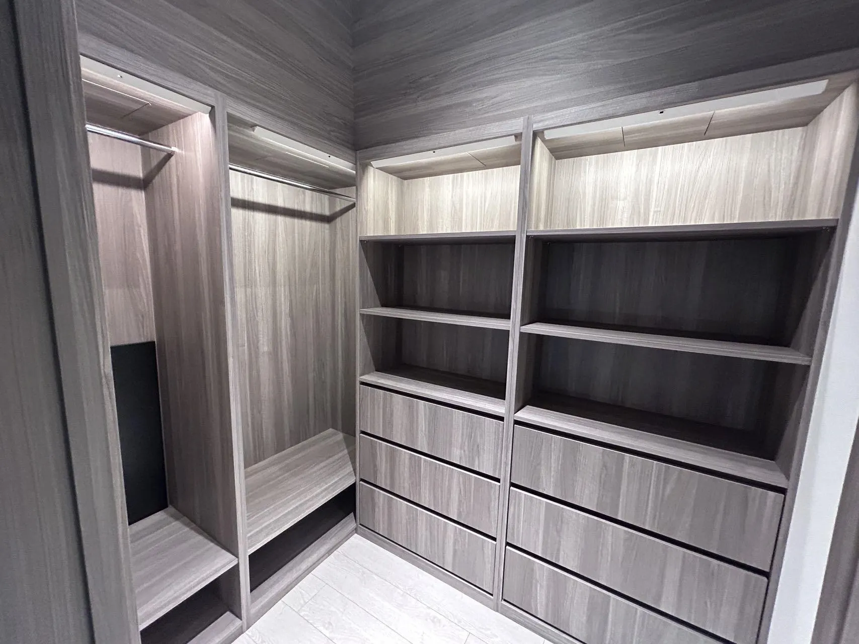 TH-03 8555 Capstan Way