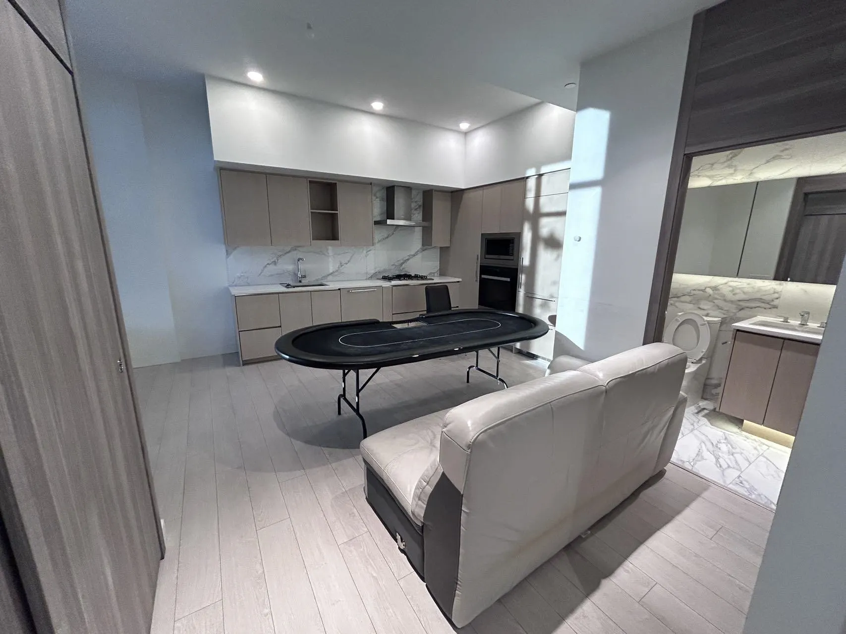 TH-03 8555 Capstan Way