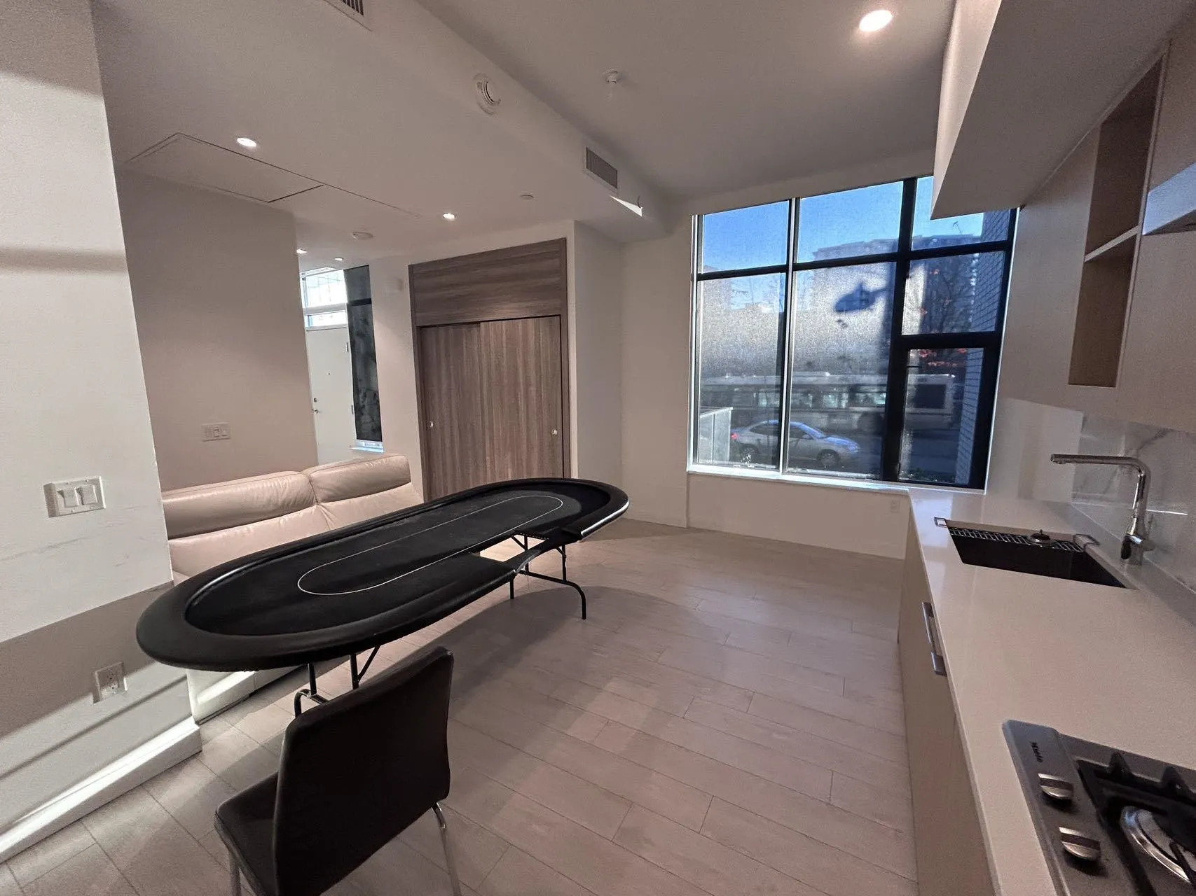 TH-03 8555 Capstan Way