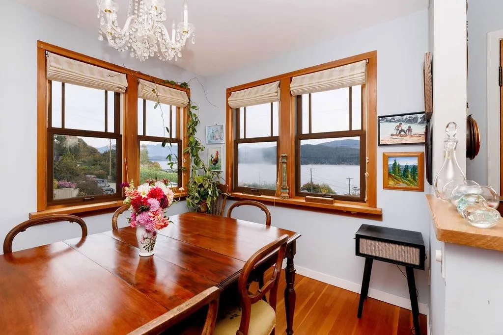 589 Seaview Road