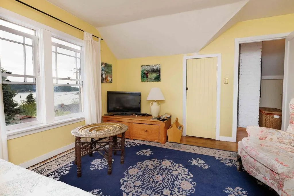 589 Seaview Road