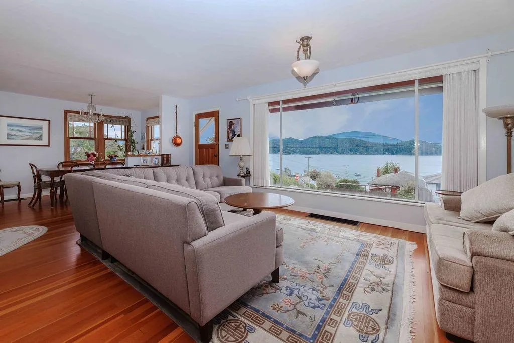 589 Seaview Road