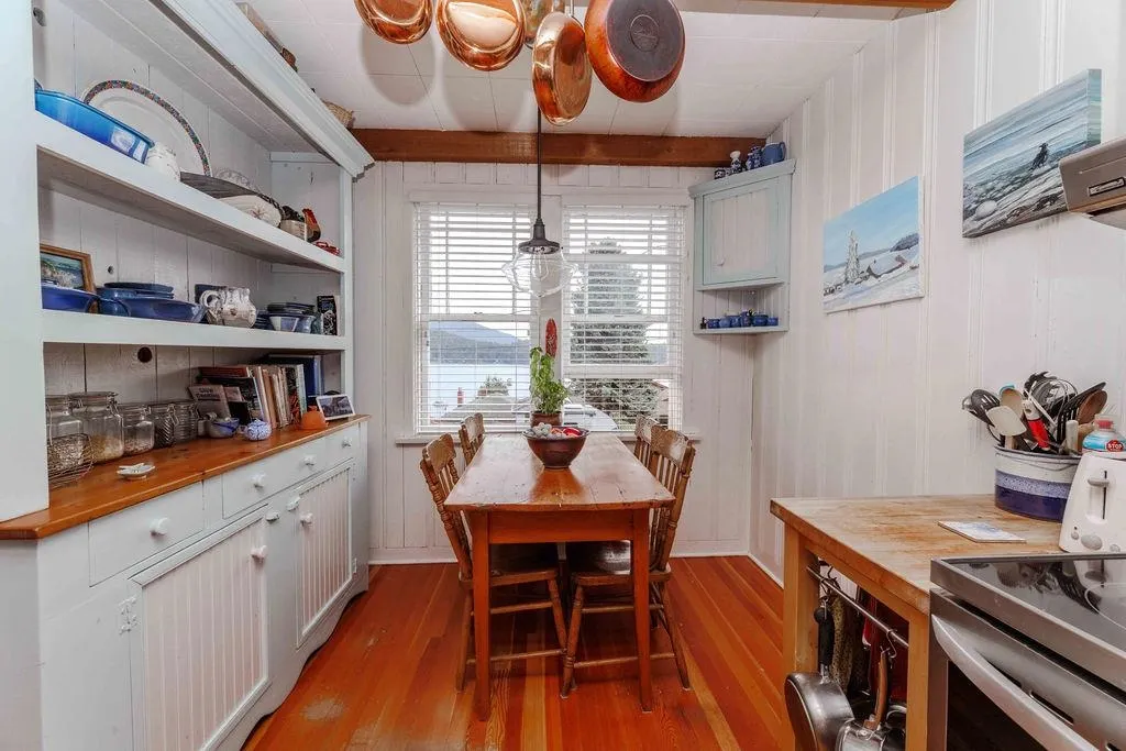589 Seaview Road