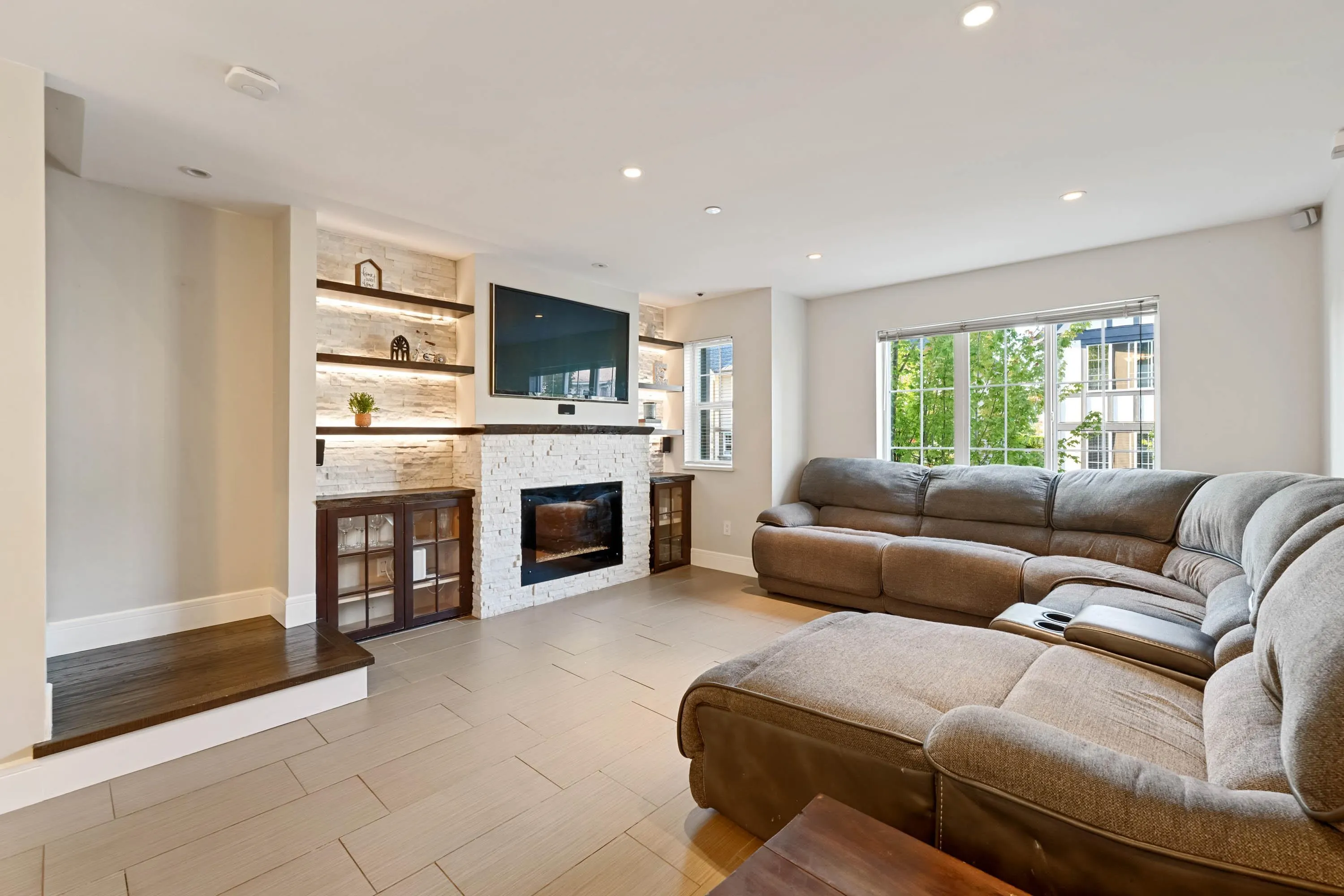 90 20875 80 Avenue