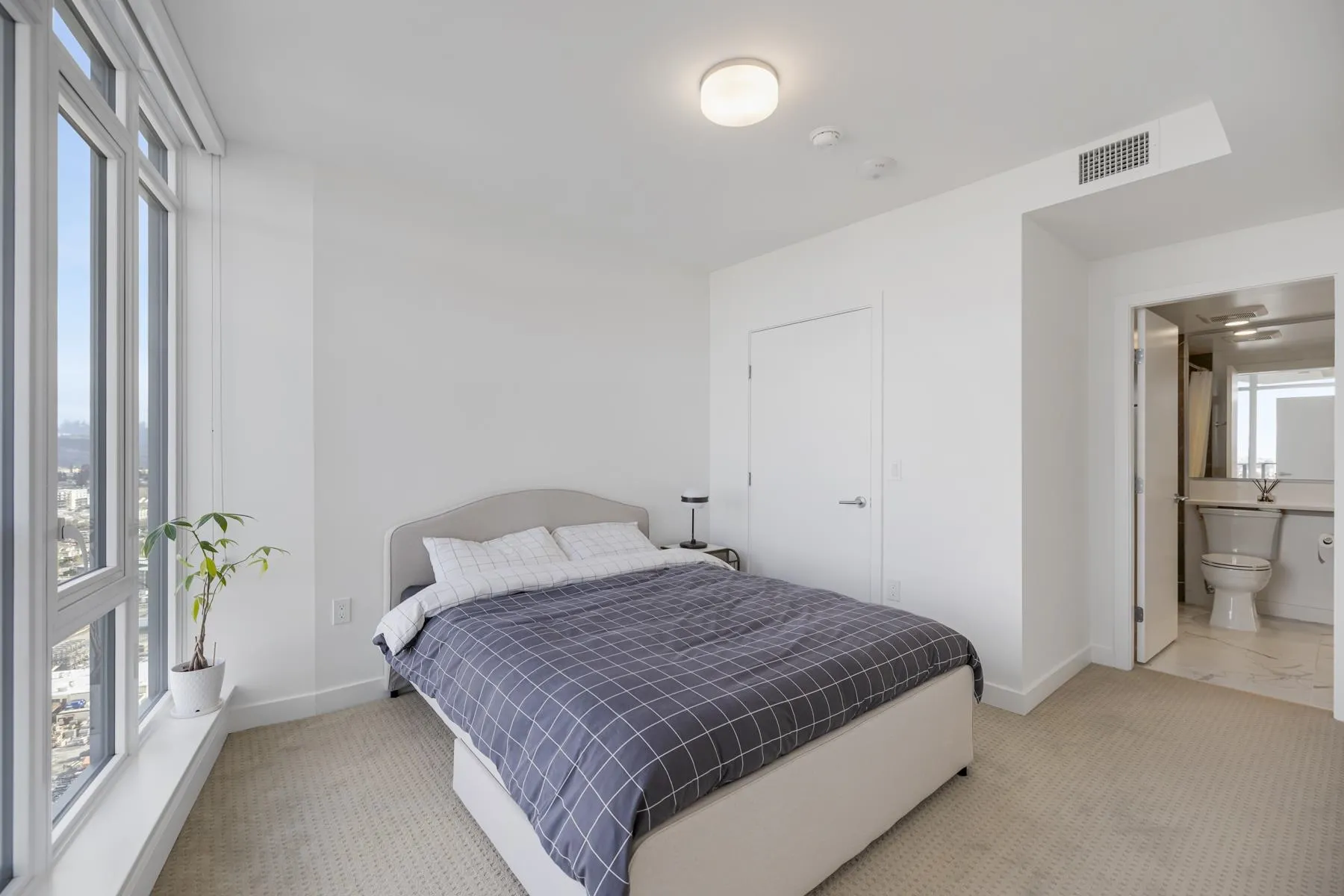 2602 7683 Park Crescent