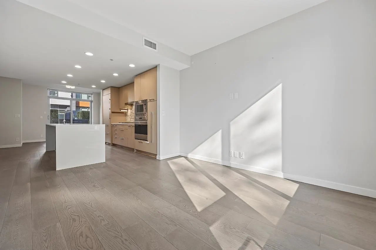 7 3483 Ross Drive