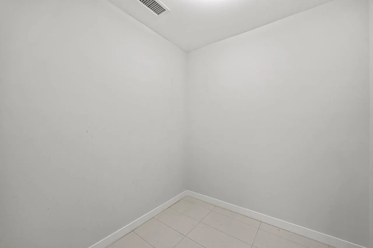 7 3483 Ross Drive