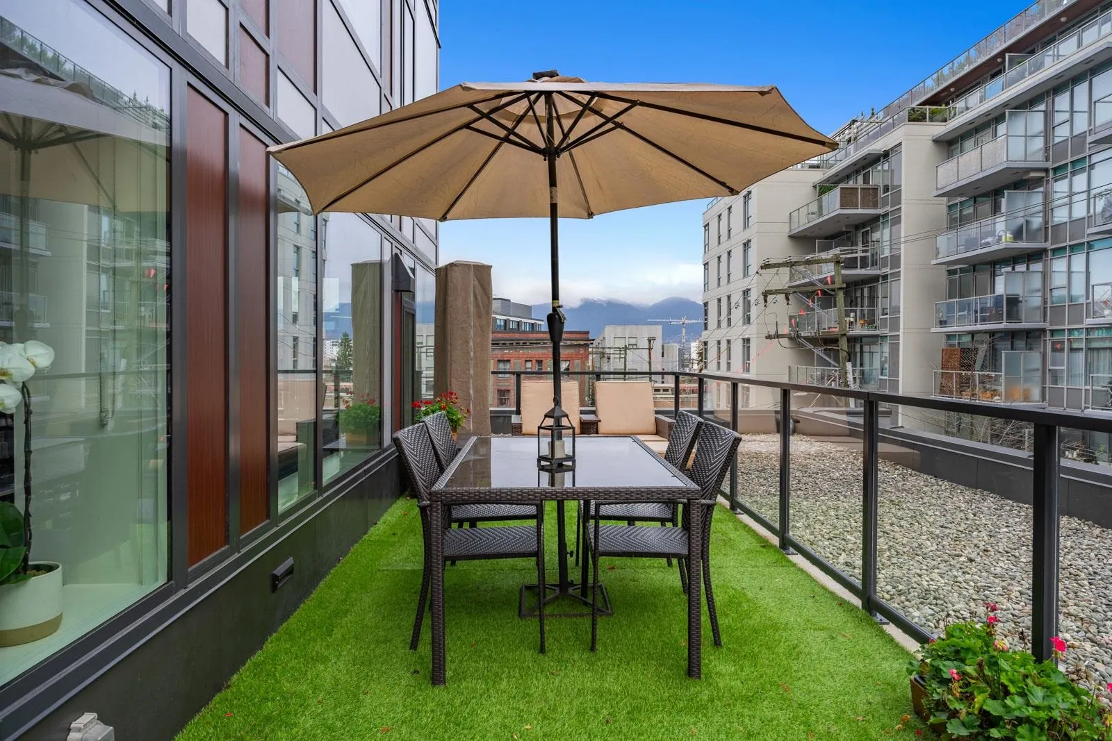 306 209 E 7th Avenue