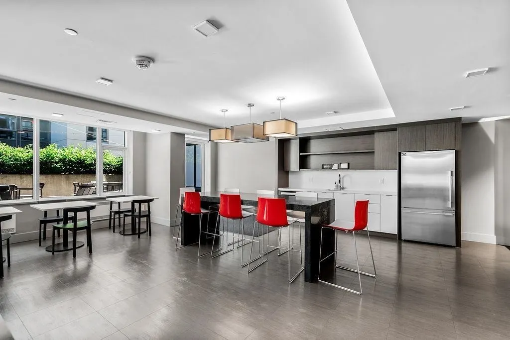 306 209 E 7th Avenue