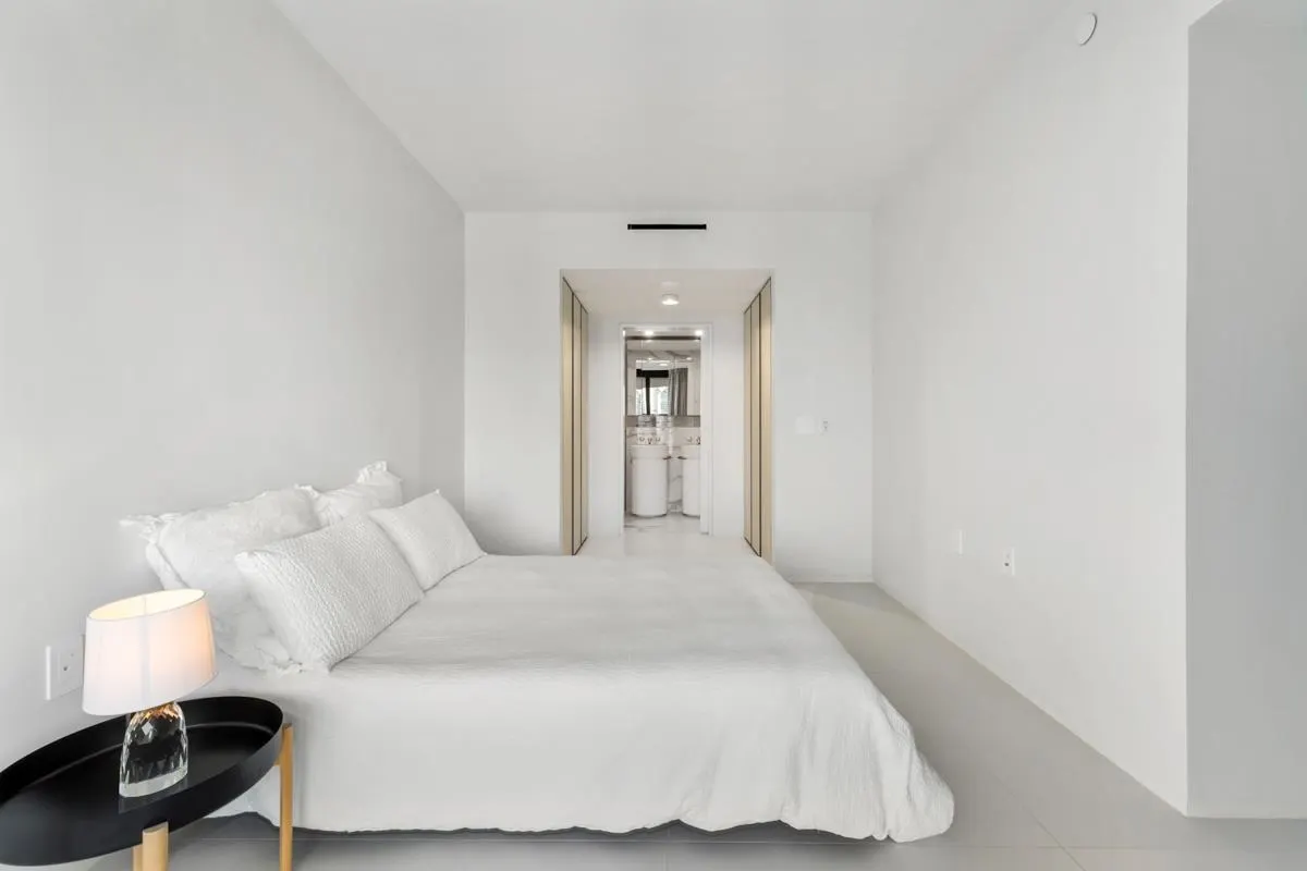 2708 1033 Nelson Street