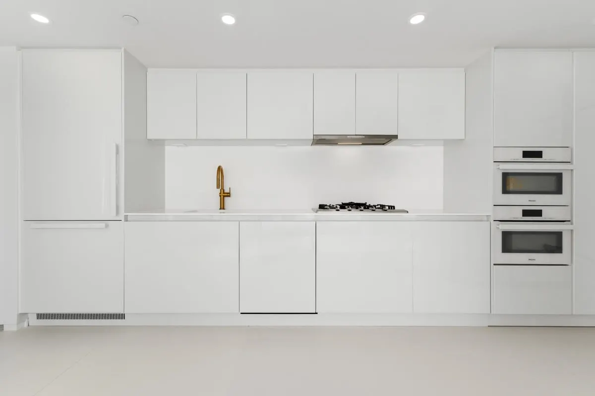 2708 1033 Nelson Street