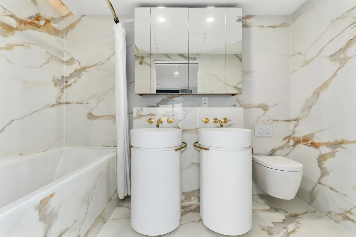 2708 1033 Nelson Street