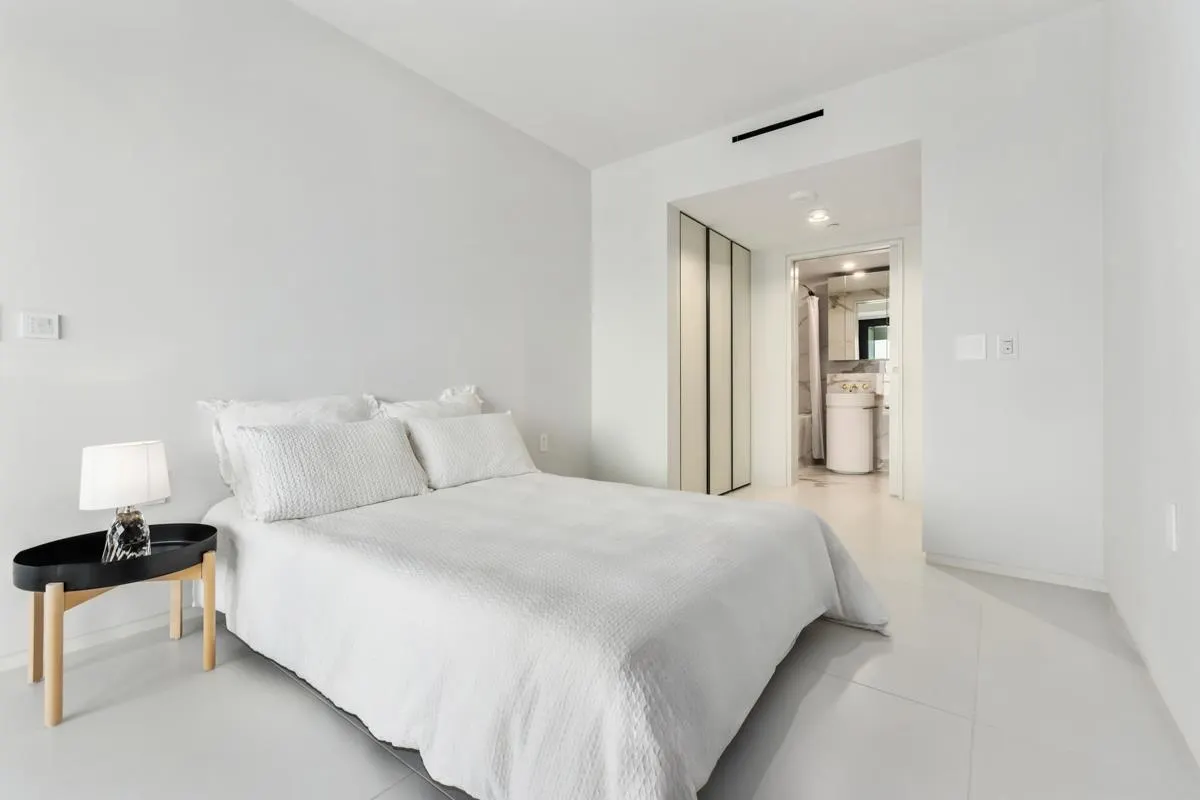 2708 1033 Nelson Street