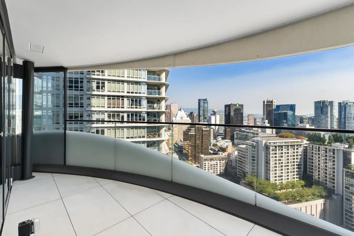 2708 1033 Nelson Street