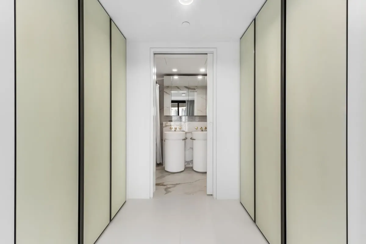 2708 1033 Nelson Street