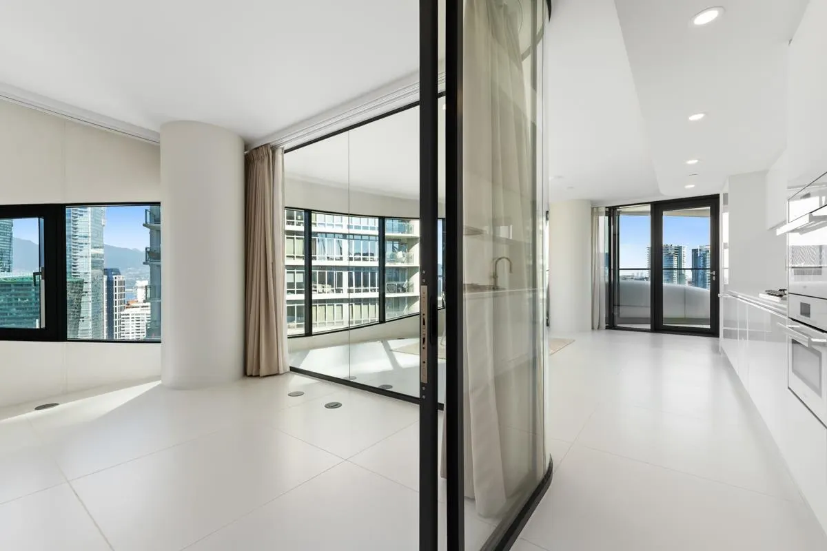 2708 1033 Nelson Street