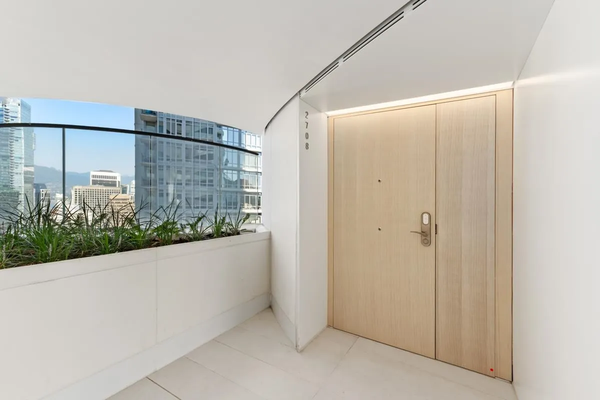 2708 1033 Nelson Street