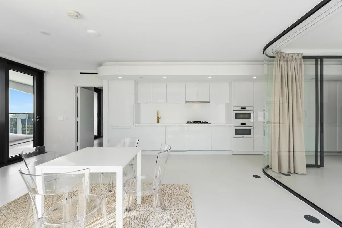 2708 1033 Nelson Street