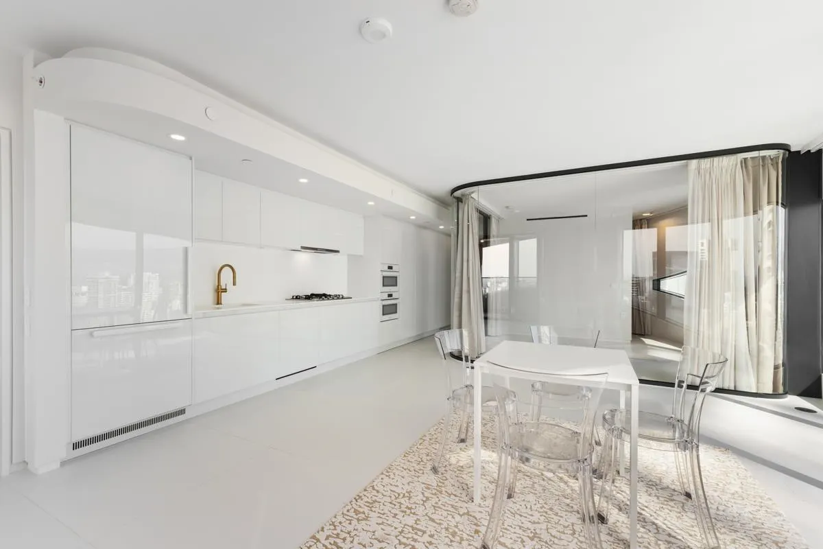 2708 1033 Nelson Street