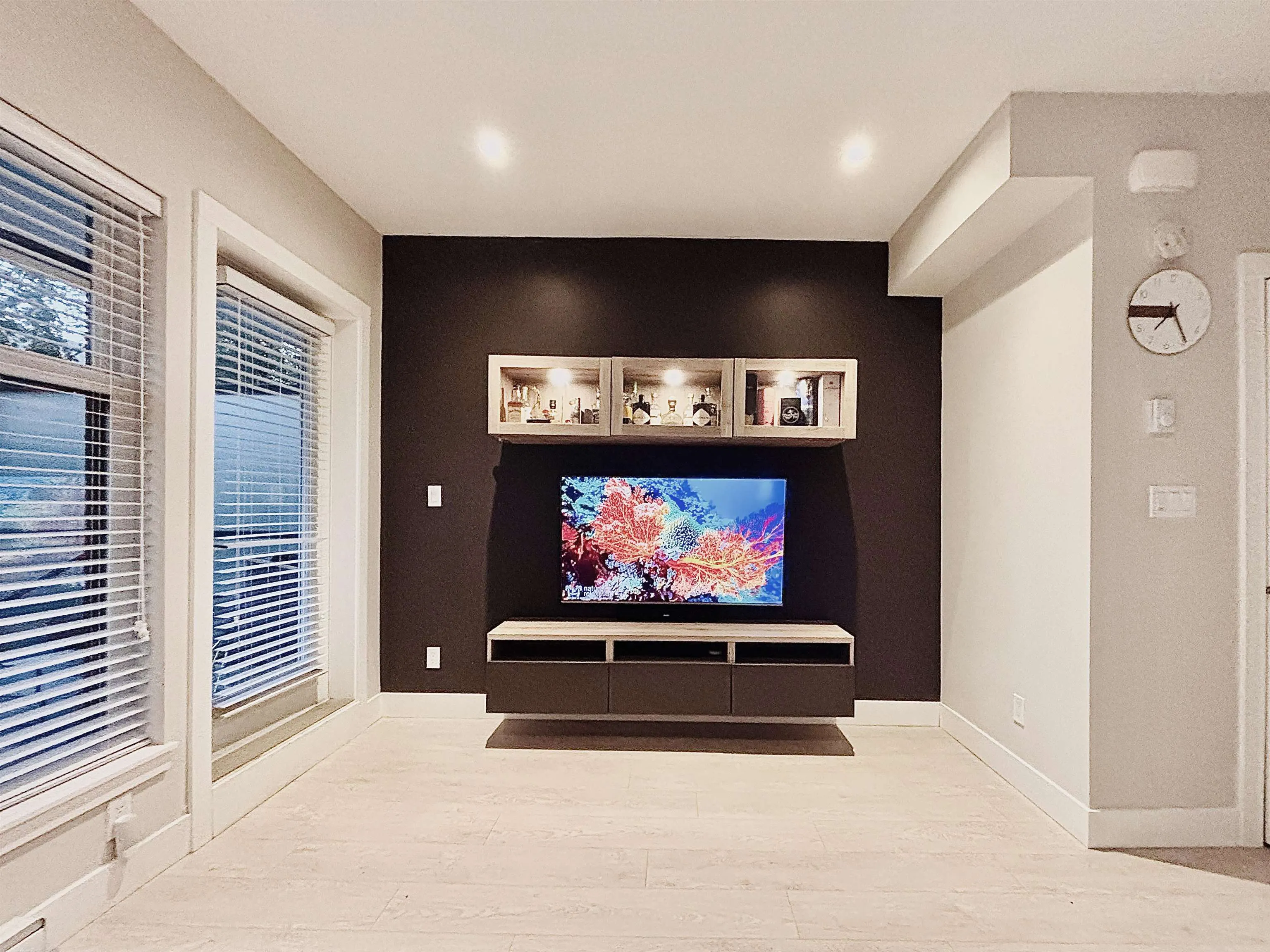 7 5122 Canada Way