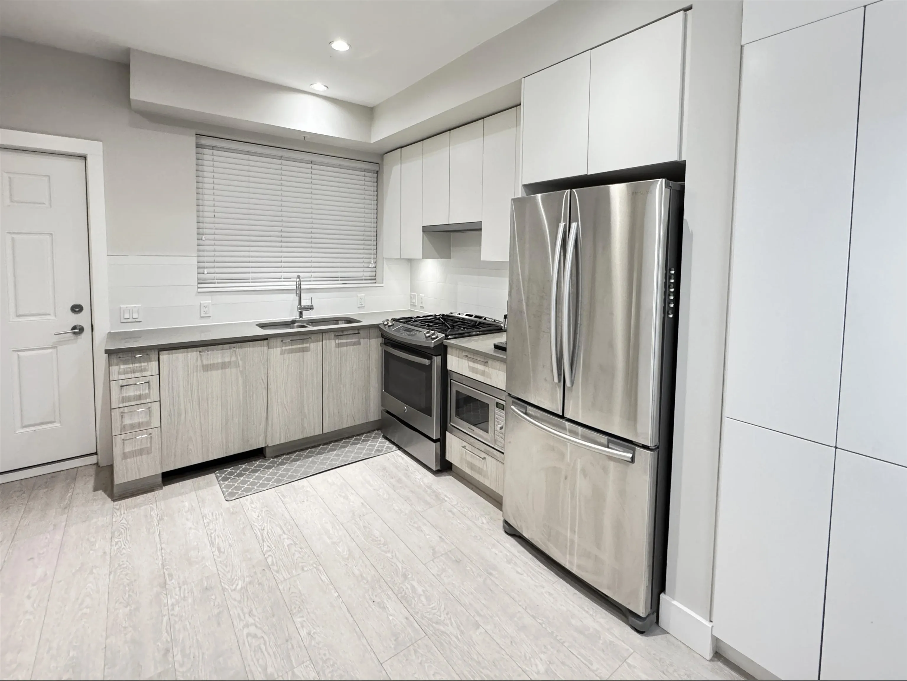 7 5122 Canada Way